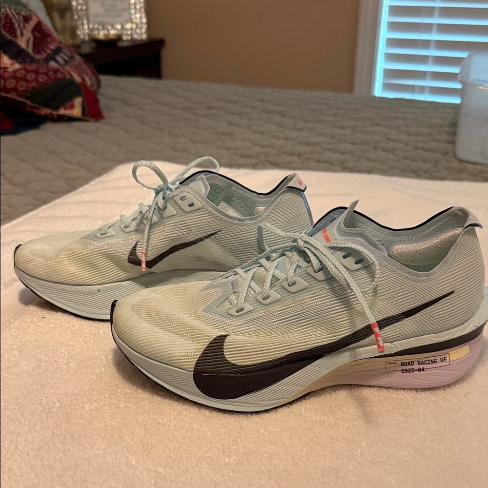Nike ZoomX Vaporfly NEXT% in Glacier Ice and Black